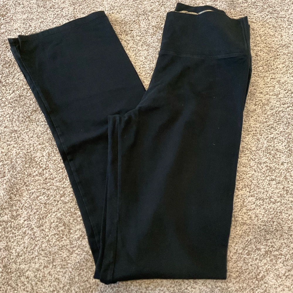 Black VS yoga pants